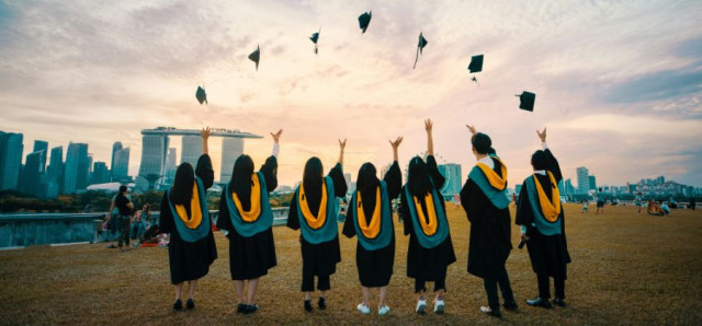 Estudo conclui que ter curso superior garante mais oportunidades e melhores salários 
