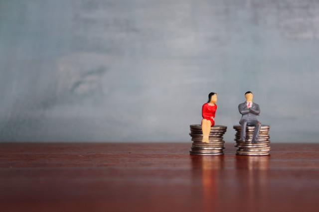 Qual a desigualdade salarial entre homens e mulheres atualmente em Portugal? 