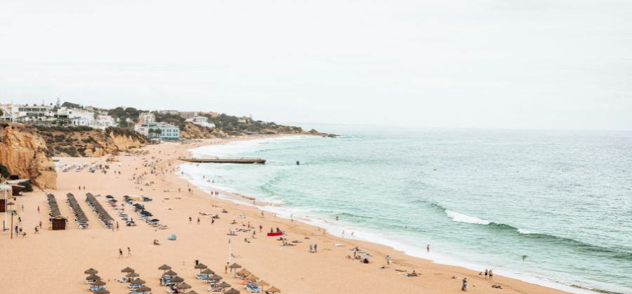 Mais de metade dos portugueses faz férias em Portugal por motivos financeiros 